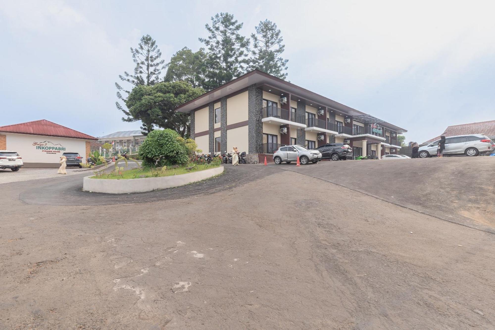 Urbanview Hotel Inkoppabri Cisarua Puncak Exteriör bild