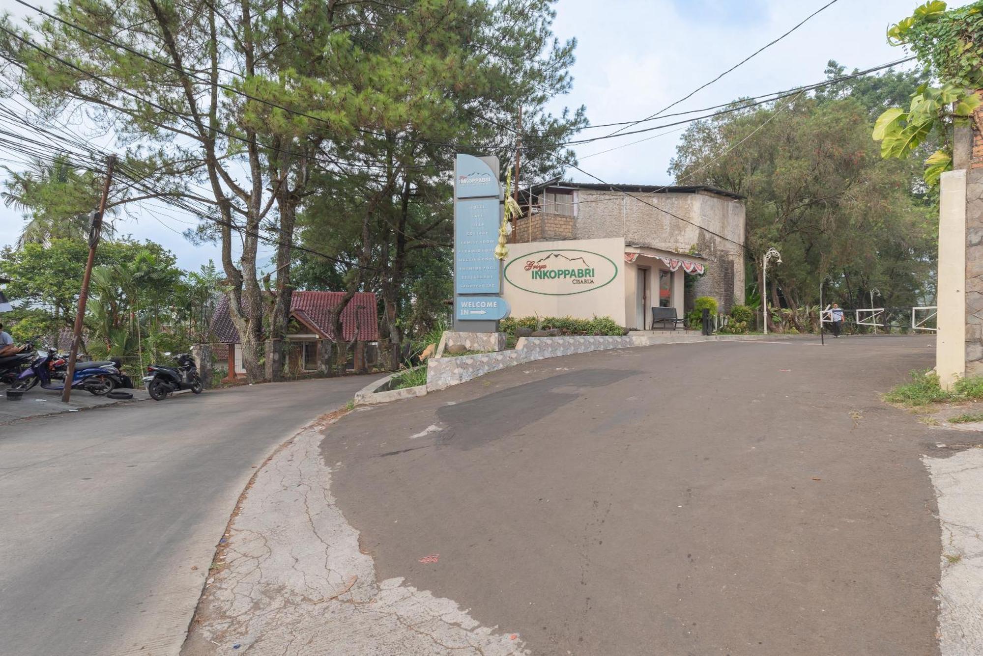 Urbanview Hotel Inkoppabri Cisarua Puncak Exteriör bild