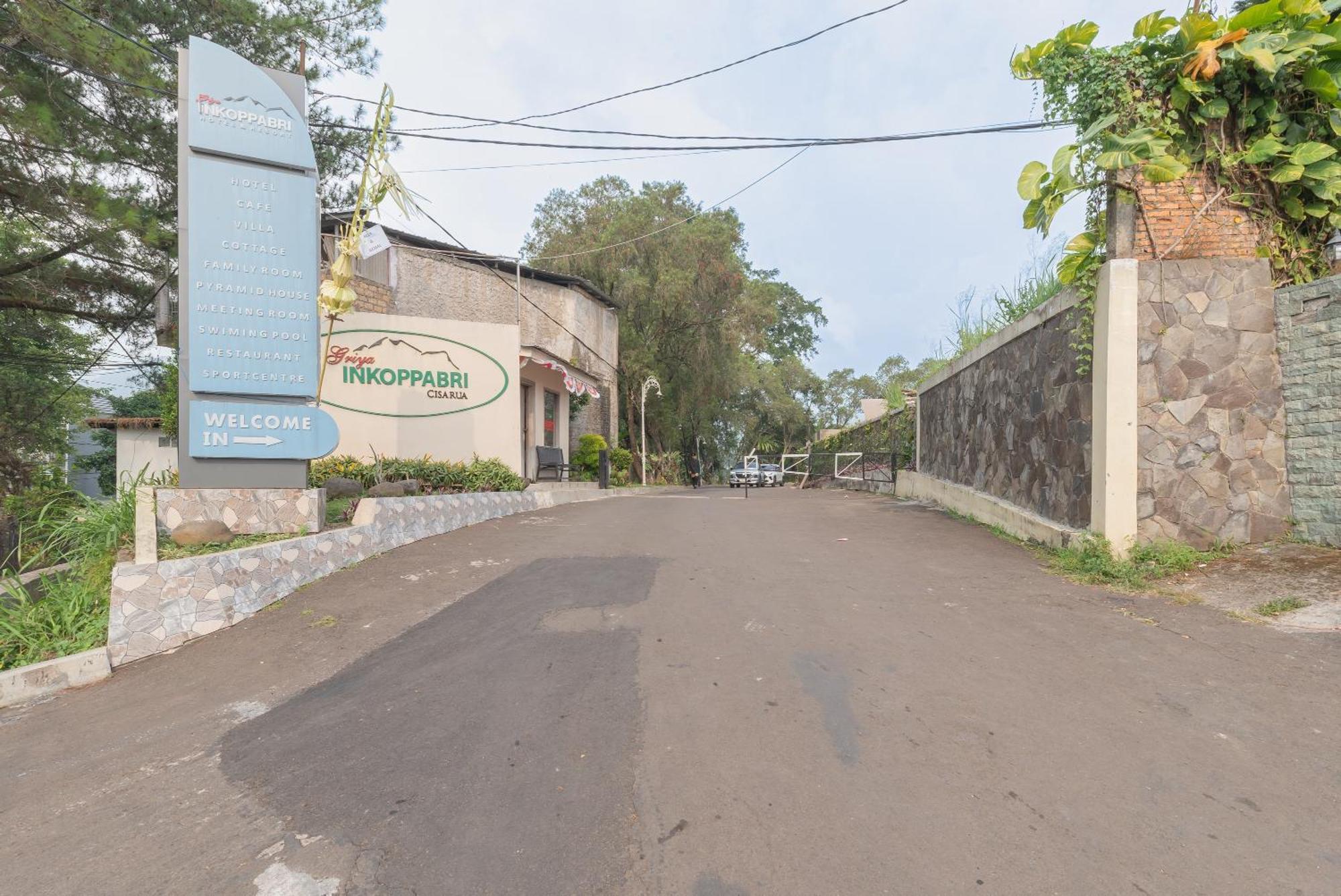 Urbanview Hotel Inkoppabri Cisarua Puncak Exteriör bild